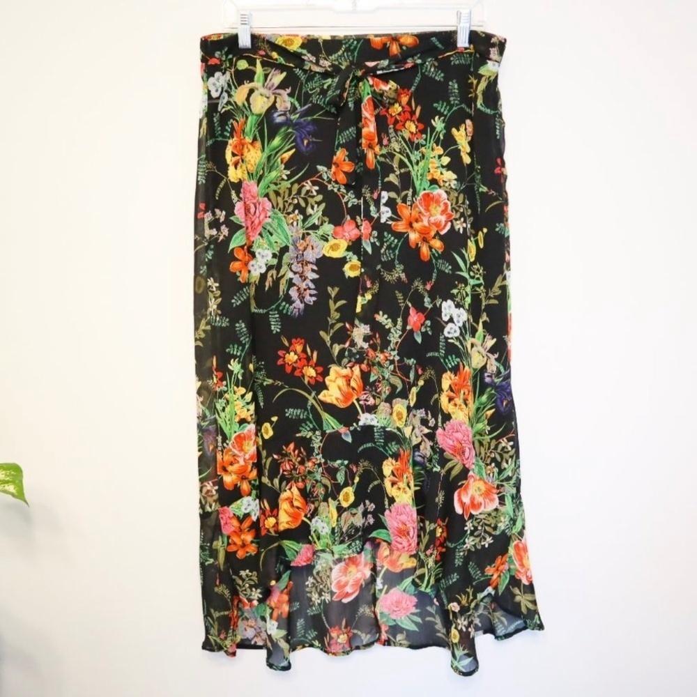 Westport Floral Multi Color Skirt with hi low ruffled bottom Size Large